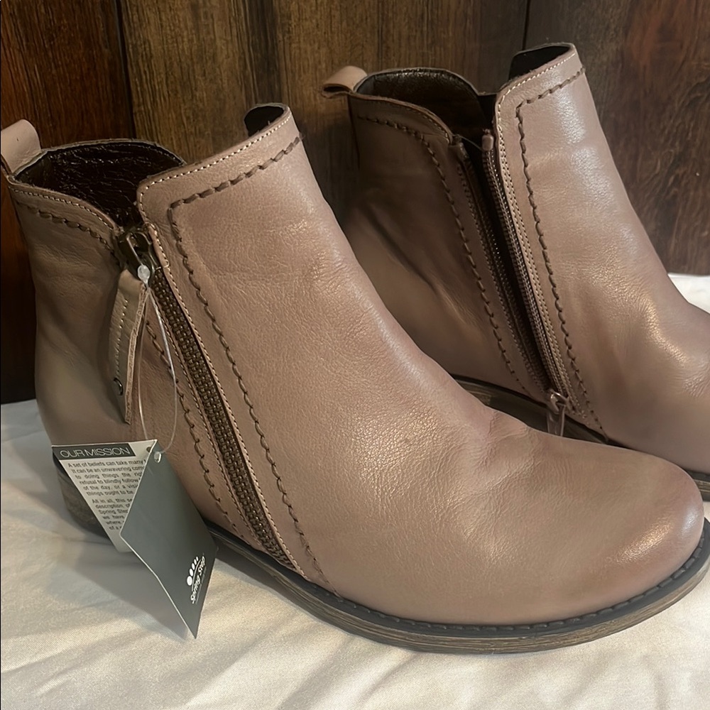 Spring Step Women’s Ankle Boots with Side Zipper - Size 36 - NWT